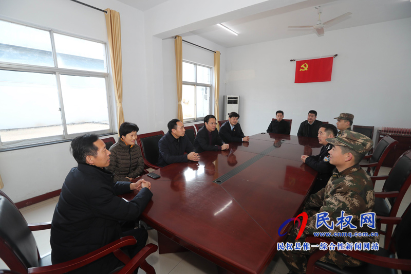 縣四大家領(lǐng)導(dǎo)走訪慰問武警官兵 縣四大家領(lǐng)導(dǎo)走訪慰問武警官兵