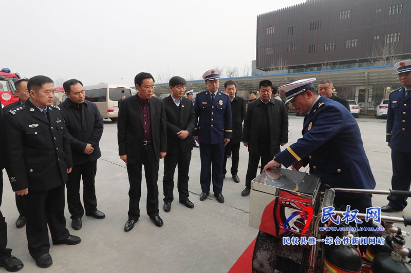 縣四大家領(lǐng)導(dǎo)走訪慰問武警官兵 縣四大家領(lǐng)導(dǎo)走訪慰問武警官兵