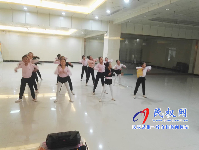民權(quán)縣2019元宵節(jié)文藝晚會正在緊密籌備排練中 民權(quán)縣2019元宵節(jié)文藝晚會正在緊密籌備排練中