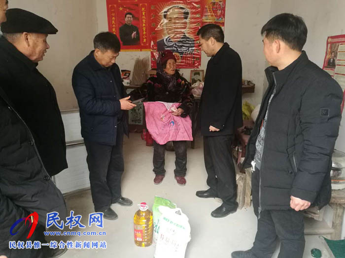 縣住建局帶領愛心企業(yè)春節(jié)走訪慰問老黨員、貧困戶