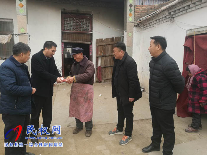 縣住建局帶領愛心企業(yè)春節(jié)走訪慰問老黨員、貧困戶