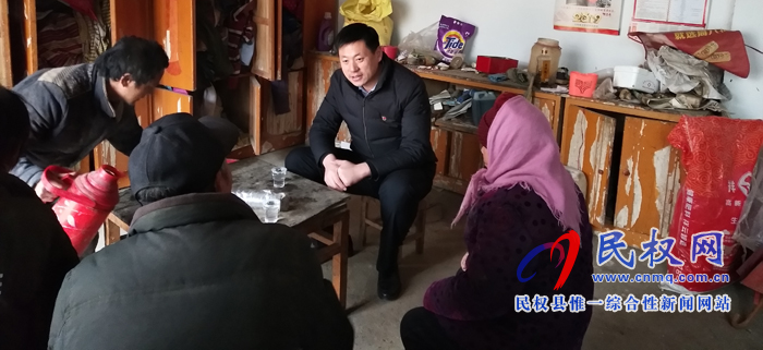 縣委宣傳部副部長李忠強到野崗鎮(zhèn)迎新春走基層看望慰問特困戶