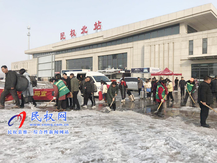縣公園綠地管理養(yǎng)護(hù)中心迅速清掃積雪保障居民出游順利 縣公園綠地管理養(yǎng)護(hù)中心迅速清掃積雪保障居民出游順利