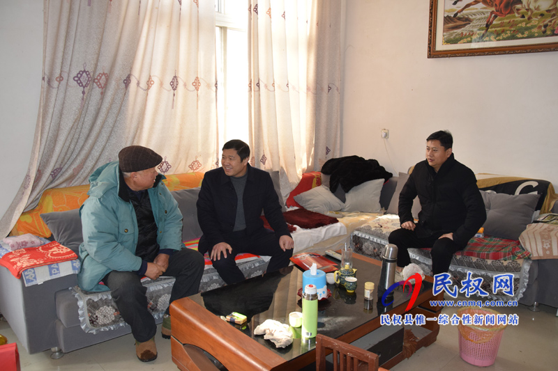 縣糧食局節(jié)前送溫暖 慰問暖人心 縣糧食局節(jié)前送溫暖 慰問暖人心