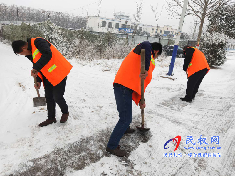 交通運(yùn)輸局清除道路積雪確保行車(chē)安全 交通運(yùn)輸局清除道路積雪確保行車(chē)安全