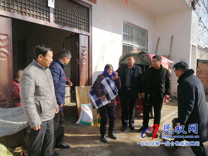 民權(quán)縣人大機關(guān)走訪慰問困難群眾 民權(quán)縣人大機關(guān)走訪慰問困難群眾
