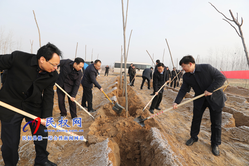縣領(lǐng)導(dǎo)新春植樹添新綠 縣領(lǐng)導(dǎo)新春植樹添新綠