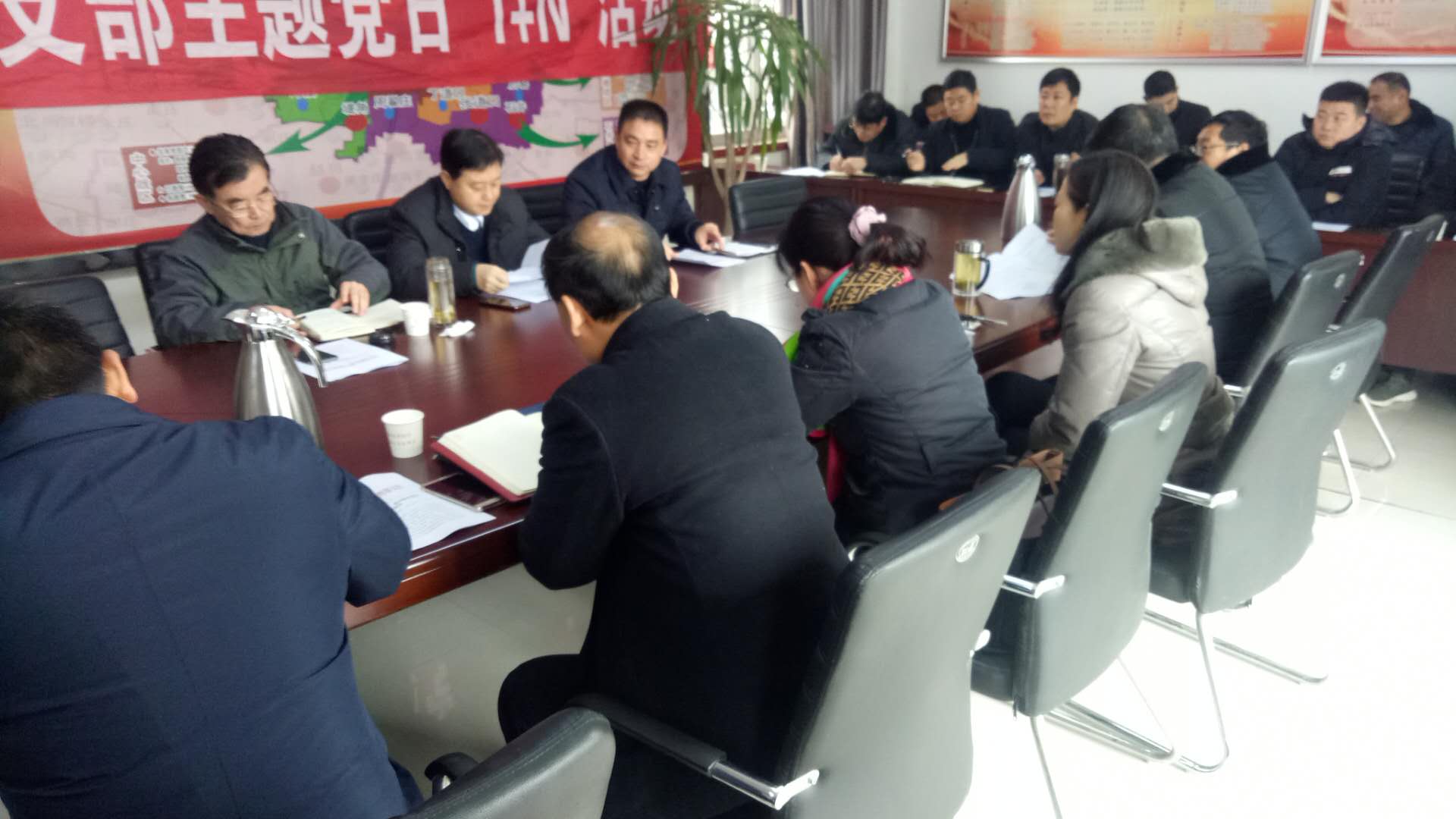 縣領導趙通、馬德偉主持召開北關鎮(zhèn)脫貧責任組長會議