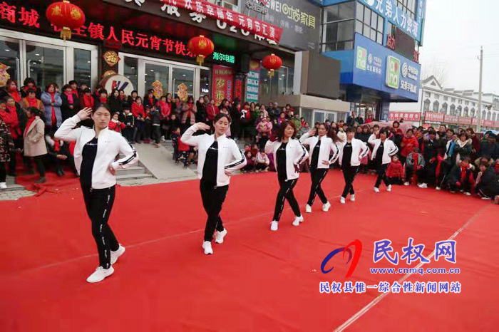 人和鎮(zhèn)群眾廣場舞紅紅火火鬧元宵 人和鎮(zhèn)群眾廣場舞紅紅火火鬧元宵