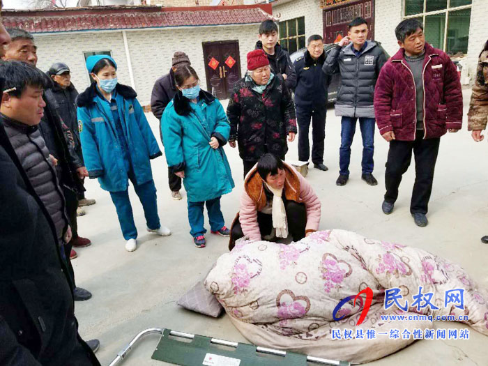 孫六鎮(zhèn)：八旬老人院內(nèi)暈倒，幫扶干部熱心救助