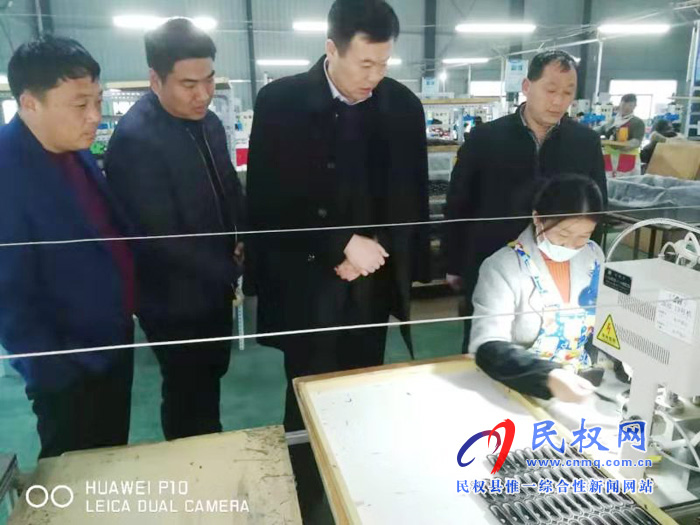 縣人社局深入到部分鄉(xiāng)鎮(zhèn)實地查看扶貧車間安置貧困勞動力就業(yè)情況 縣人社局深入到部分鄉(xiāng)鎮(zhèn)實地查看扶貧車間安置貧困勞動力就業(yè)情況