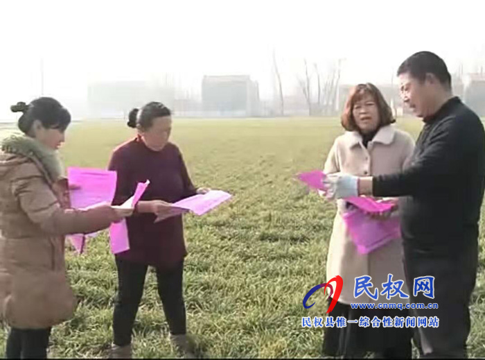 縣農(nóng)牧局土肥站專家田間測土科學(xué)指導(dǎo)麥田春季管理 縣農(nóng)牧局土肥站專家田間測土科學(xué)指導(dǎo)麥田春季管理