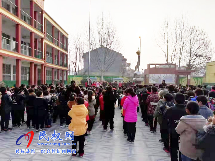 踐行十九大精神，做文明少年——伯黨鄉(xiāng)伯西小學(xué)升旗儀式
