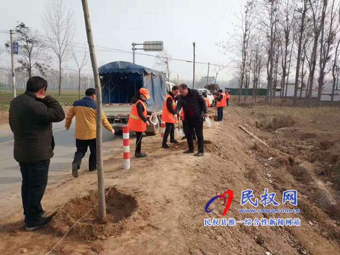 民權(quán)縣交通運輸局打造“綠色生態(tài)農(nóng)村公路” 民權(quán)縣交通運輸局打造“綠色生態(tài)農(nóng)村公路”