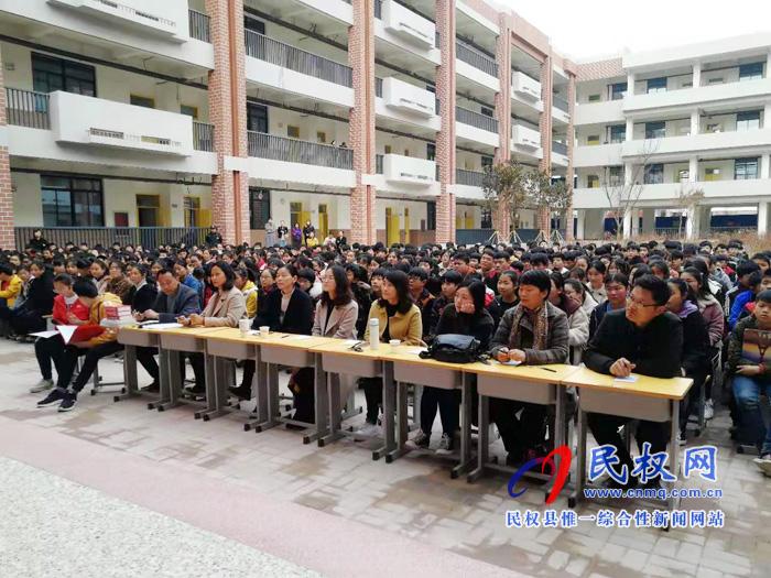 民族學(xué)校舉行“弘揚(yáng)傳統(tǒng)文化，繼承傳統(tǒng)美德”演講比賽