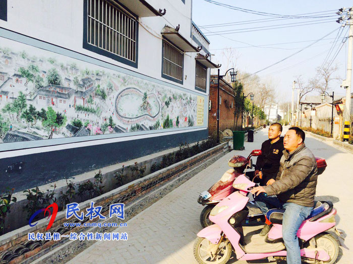 花園鄉(xiāng)趙洪坡村繪制油畫扮靚鄉(xiāng)村旅游 花園鄉(xiāng)趙洪坡村繪制油畫扮靚鄉(xiāng)村旅游