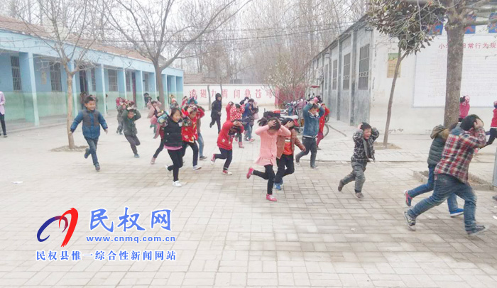 程莊鎮(zhèn)于莊小學(xué)加強(qiáng)防震演練提升逃生能力 程莊鎮(zhèn)于莊小學(xué)加強(qiáng)防震演練提升逃生能力
