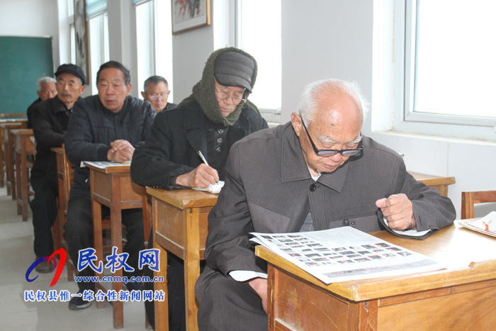縣老年書畫協(xié)會(huì)培訓(xùn)精彩開講 縣老年書畫協(xié)會(huì)培訓(xùn)精彩開講