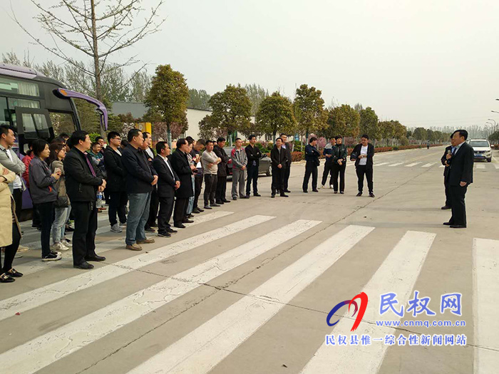民權(quán)高新區(qū)開展綠化觀摩活動(dòng) 民權(quán)高新區(qū)開展綠化觀摩活動(dòng)