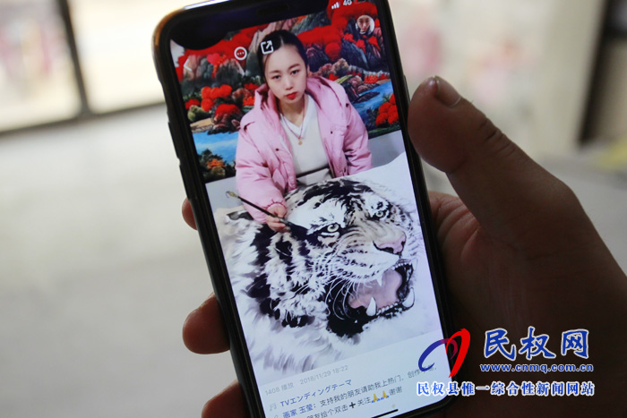 中國(guó)畫虎第一村：河南26歲小伙直播賣畫，一場(chǎng)賣出40多幅