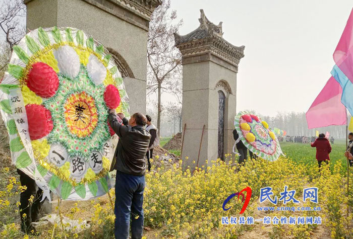 民權(quán)縣程莊鎮(zhèn)各中小學開展形式多樣的清明祭掃活動 民權(quán)縣程莊鎮(zhèn)各中小學開展形式多樣的清明祭掃活動