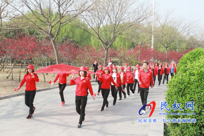 民權(quán):一場快閃演繹“我和我的祖國” 民權(quán):一場快閃演繹“我和我的祖國”