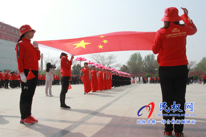 民權(quán):一場快閃演繹“我和我的祖國” 民權(quán):一場快閃演繹“我和我的祖國”