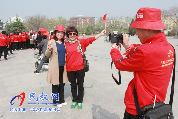 民權(quán):一場快閃演繹“我和我的祖國” 民權(quán):一場快閃演繹“我和我的祖國”