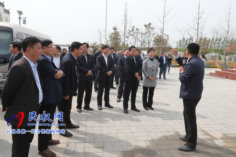 睢縣黨政考察團(tuán)蒞民考察農(nóng)村人居環(huán)境改善工作 睢縣黨政考察團(tuán)蒞民考察農(nóng)村人居環(huán)境改善工作
