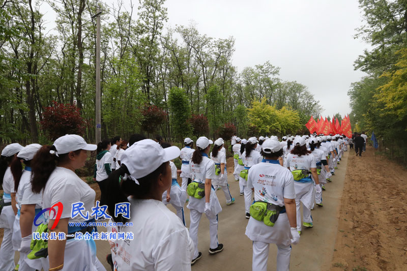 “多彩槐林?魅力民權(quán)”彩虹跑激情“開跑” “多彩槐林?魅力民權(quán)”彩虹跑激情“開跑”