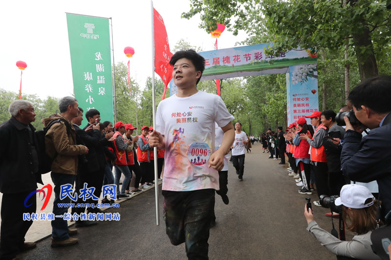 “多彩槐林?魅力民權(quán)”彩虹跑激情“開跑” “多彩槐林?魅力民權(quán)”彩虹跑激情“開跑”