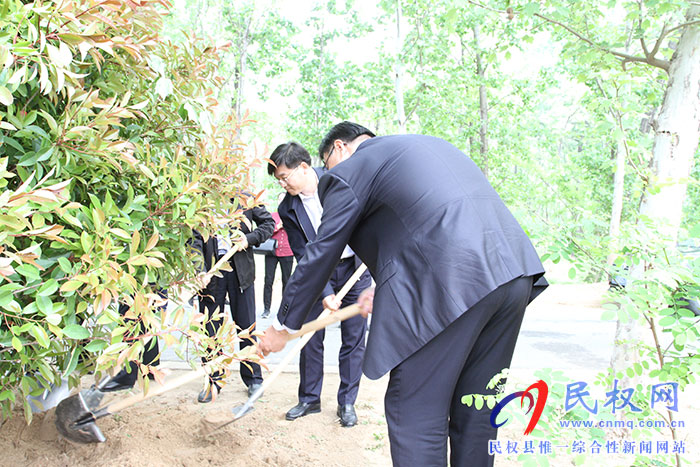 民革省委主委、省政協(xié)副主席李英杰蒞民參加“共植同心林 共圓中國(guó)夢(mèng)”活動(dòng)