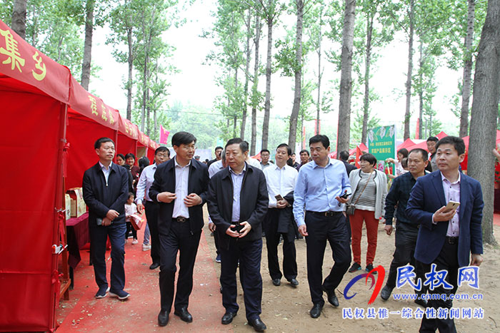 民革省委主委、省政協(xié)副主席李英杰蒞民察看“槐花節(jié)”系列活動(dòng)