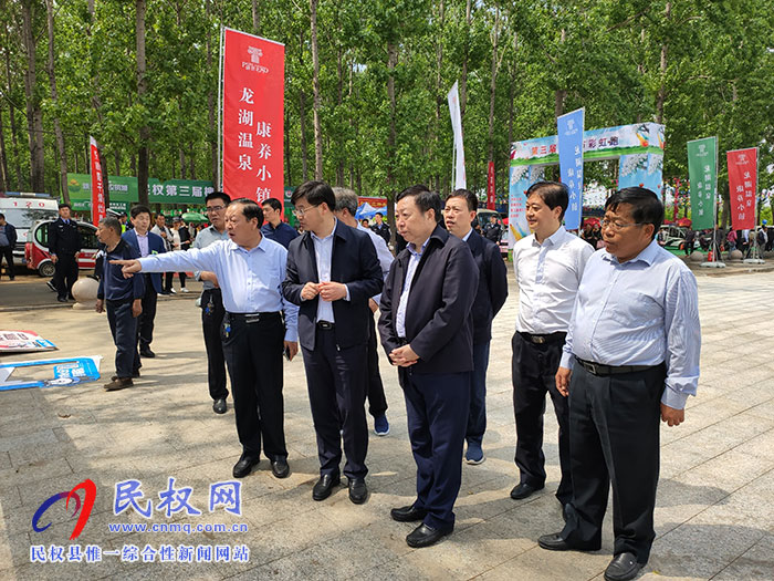 民革省委主委、省政協(xié)副主席李英杰蒞民察看“槐花節(jié)”系列活動(dòng)