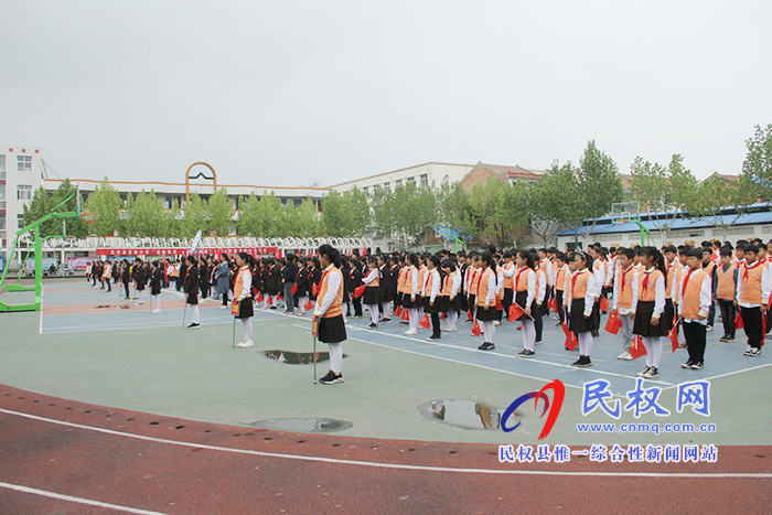 民權(quán)縣實(shí)驗(yàn)小學(xué)舉行“運(yùn)動(dòng)快樂，激情綻放”春季運(yùn)動(dòng)會(huì)