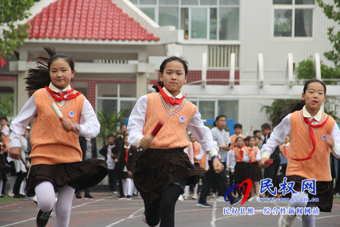 民權(quán)縣實(shí)驗(yàn)小學(xué)舉行“運(yùn)動(dòng)快樂，激情綻放”春季運(yùn)動(dòng)會(huì)