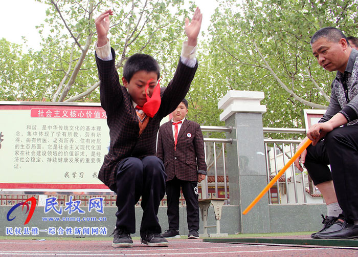 民權(quán)縣實(shí)驗(yàn)小學(xué)舉行“運(yùn)動(dòng)快樂，激情綻放”春季運(yùn)動(dòng)會(huì)