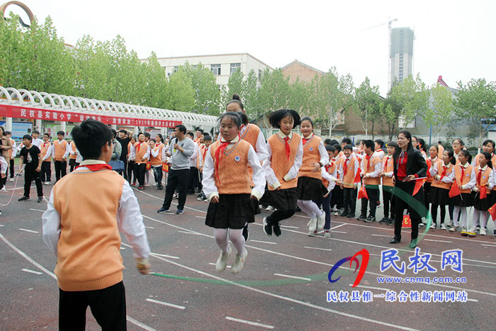 民權(quán)縣實(shí)驗(yàn)小學(xué)舉行“運(yùn)動(dòng)快樂，激情綻放”春季運(yùn)動(dòng)會(huì)