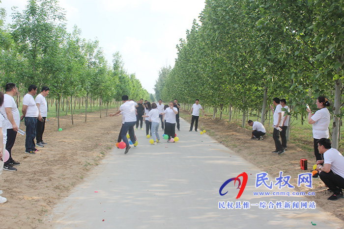 民權(quán)縣道路運(yùn)輸服務(wù)中心組織開展“健康徒步行放飛好心情”系列活動(dòng) 民權(quán)縣道路運(yùn)輸服務(wù)中心組織開展“健康徒步行放飛好心情”系列活動(dòng)