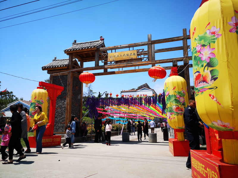 花園鄉(xiāng)趙洪坡村:賞花海 觀民俗 民俗文化游惹人“醉” 花園鄉(xiāng)趙洪坡村:賞花海 觀民俗 民俗文化游惹人“醉”