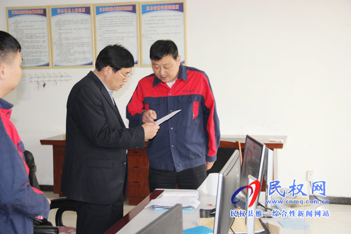 縣發(fā)改委到河南省中油氣能源有限公司民權(quán)站進(jìn)行安全檢查工作 縣發(fā)改委到河南省中油氣能源有限公司民權(quán)站進(jìn)行安全檢查工作