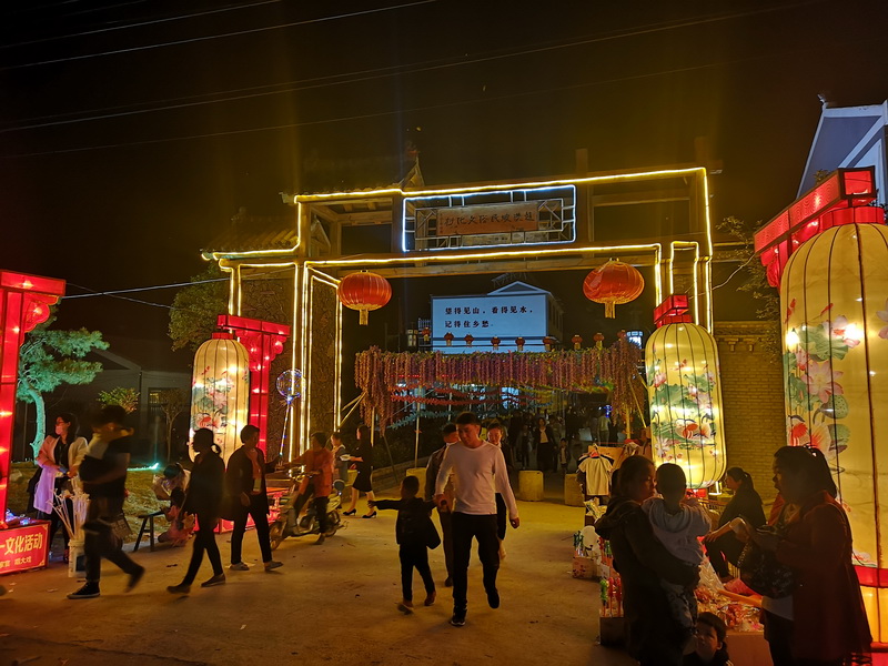 花園鄉(xiāng)趙洪坡村“夜游模式”備受游客追捧 花園鄉(xiāng)趙洪坡村“夜游模式”備受游客追捧