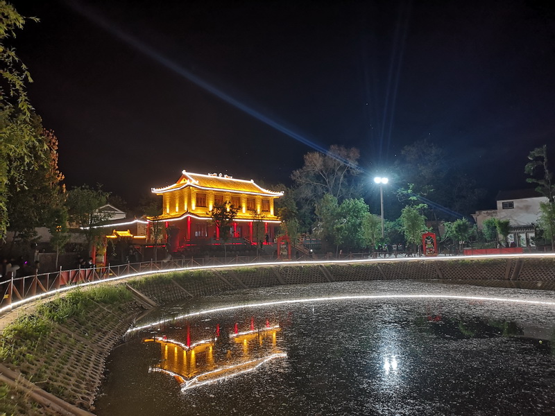 花園鄉(xiāng)趙洪坡村“夜游模式”備受游客追捧 花園鄉(xiāng)趙洪坡村“夜游模式”備受游客追捧