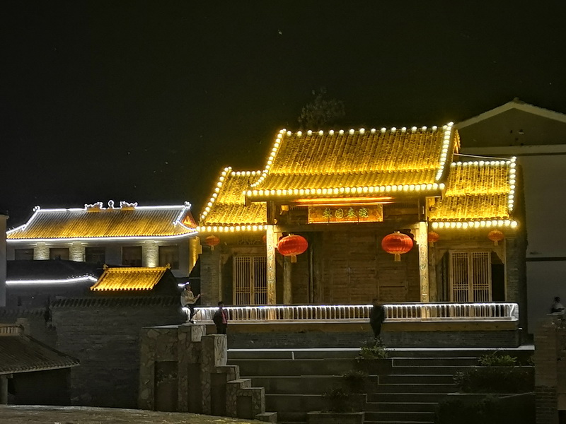 花園鄉(xiāng)趙洪坡村“夜游模式”備受游客追捧 花園鄉(xiāng)趙洪坡村“夜游模式”備受游客追捧