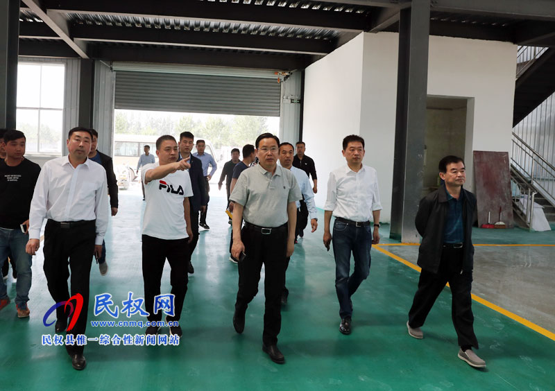 市人大常委會副主任、民權(quán)縣委書記姬脈常查看我縣企業(yè)安全生產(chǎn)和國土綠化工作
