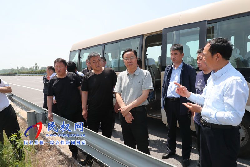 市人大常委會副主任、民權(quán)縣委書記姬脈常查看我縣企業(yè)安全生產(chǎn)和國土綠化工作