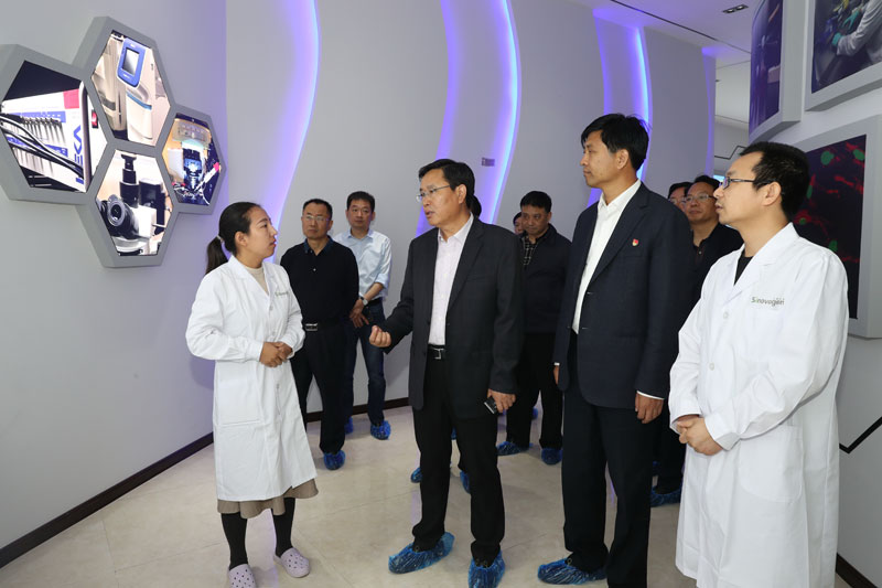 市人大常委會副主任、民權(quán)縣委書記姬脈常帶隊(duì)到梁園區(qū)參觀考察
