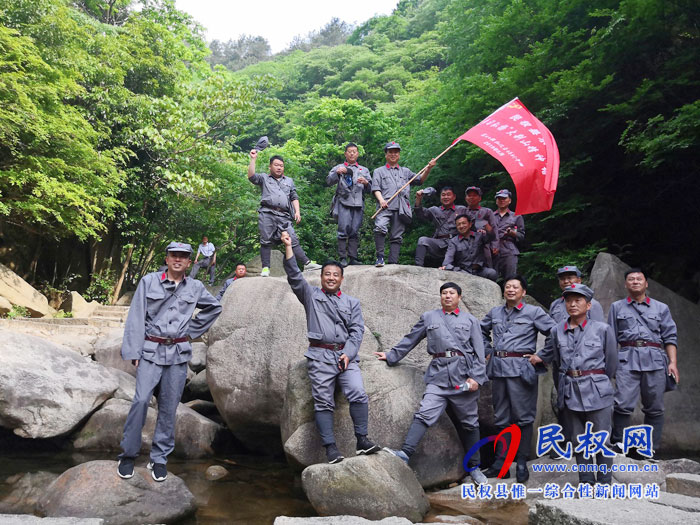 縣水利局“弘揚(yáng)大別山精神,堅(jiān)定信仰跟黨走” 縣水利局“弘揚(yáng)大別山精神,堅(jiān)定信仰跟黨走”