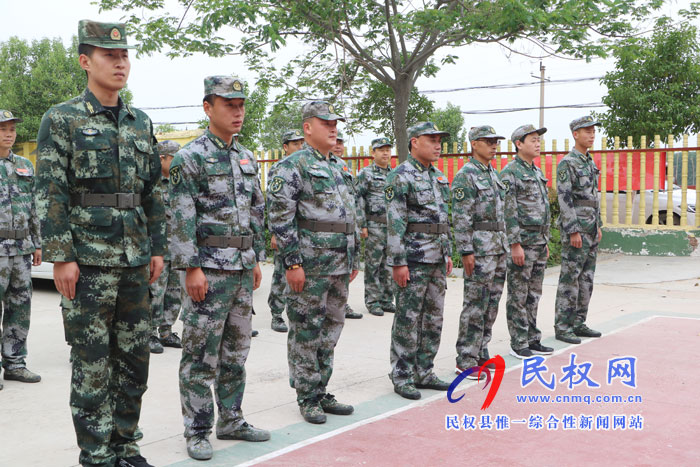 伯黨鄉(xiāng)武裝部點(diǎn)驗(yàn)基干民兵 伯黨鄉(xiāng)武裝部點(diǎn)驗(yàn)基干民兵