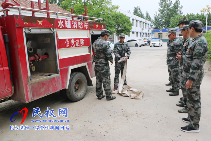 伯黨鄉(xiāng)武裝部點(diǎn)驗(yàn)基干民兵 伯黨鄉(xiāng)武裝部點(diǎn)驗(yàn)基干民兵